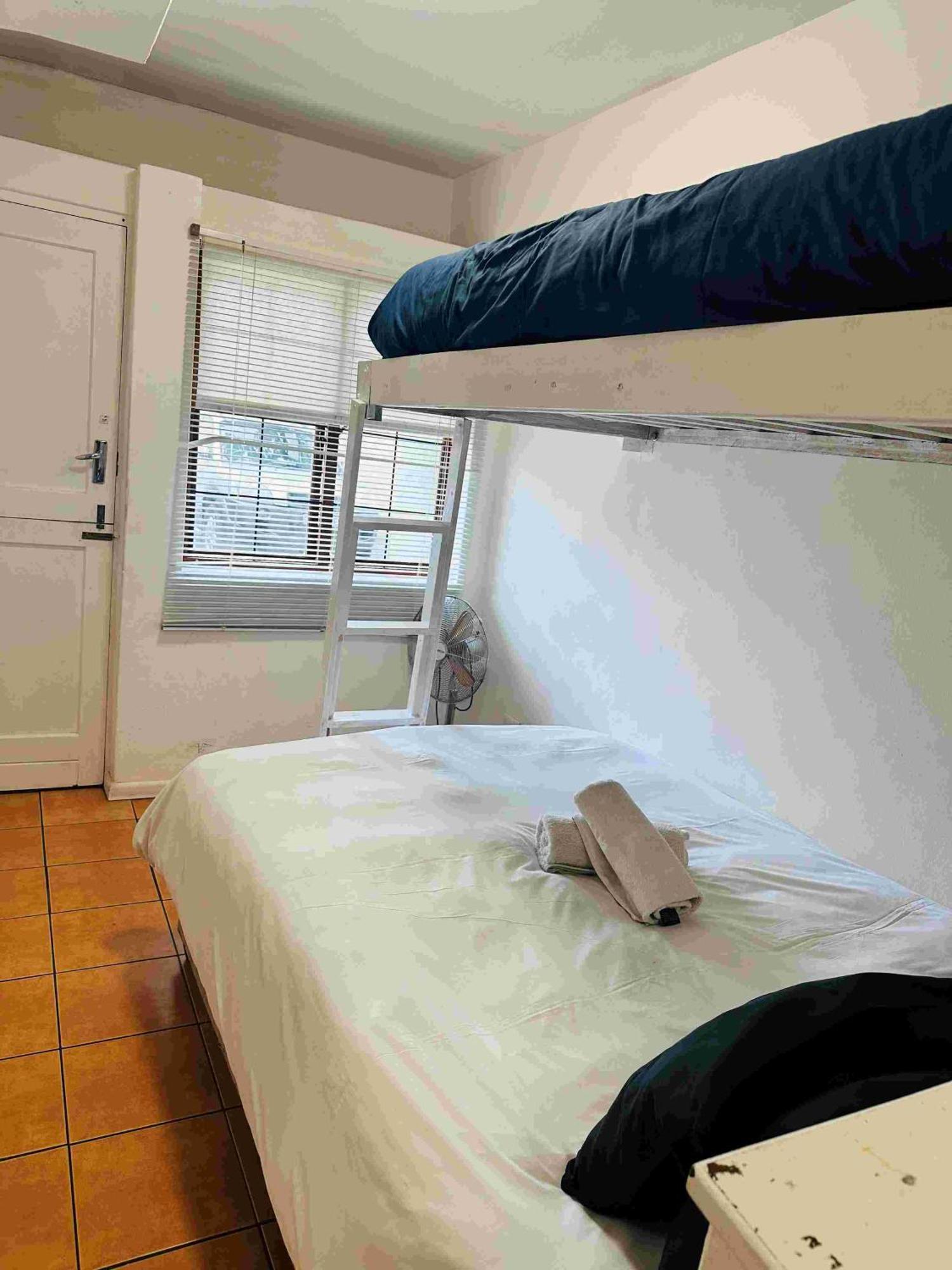 Albergue Elephant Backpackers *