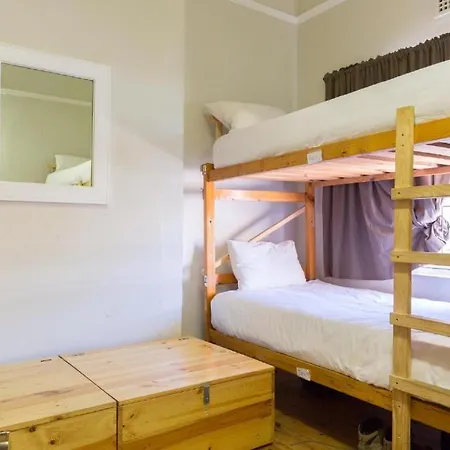 Green Elephant Backpackers Cape Town Room photo